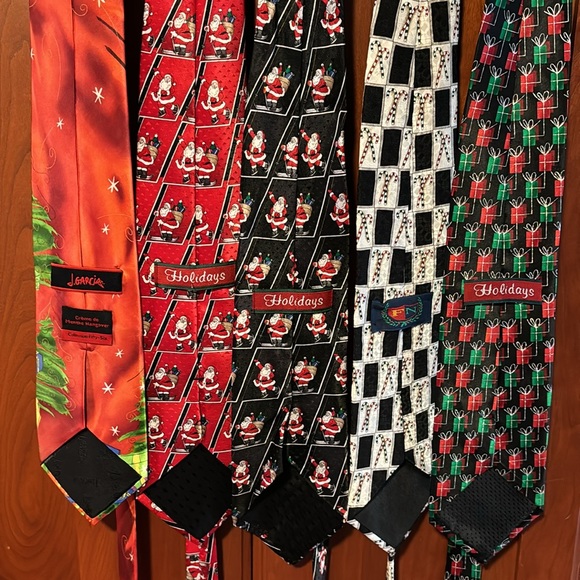 Set of 5 Christmas men’s silk ties various designs. - Picture 2 of 3